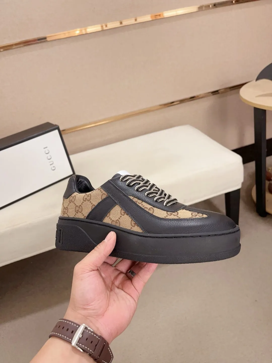 Men's shoes 💰: 420💰 [Gucci] Gucci's latest casual men's shoes, welcome to 1:1 comparison, a popular Hong Kong counter casual shoe, counter quality, support inspection, high-quality workmanship, uppers made of Italian imported calfskin, sheepskin lining insoles original fashion sports outsole, casual fashion, high-end quality, size: 38-44.